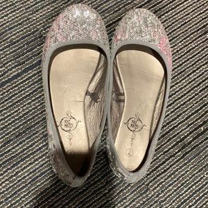Women’s silver flats